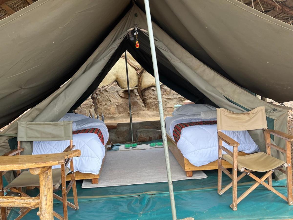 Vila Lion'S Cave Camp, Samburu Archers Post Exteriér fotografie
